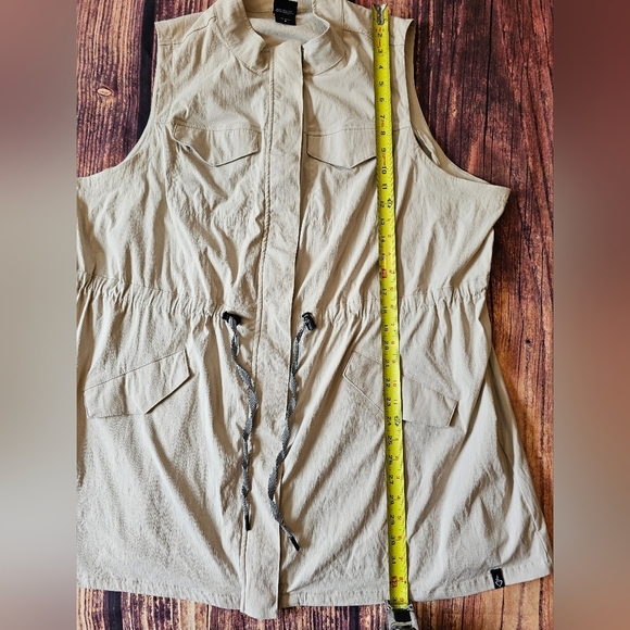 Torrid Happy Camper Plus Size 4X Ripstop Active Vest Beige Full Zip New w/ Tag - Picture 10 of 11